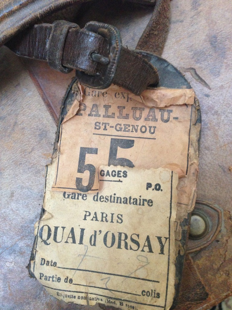 étiquette boite à chapeau