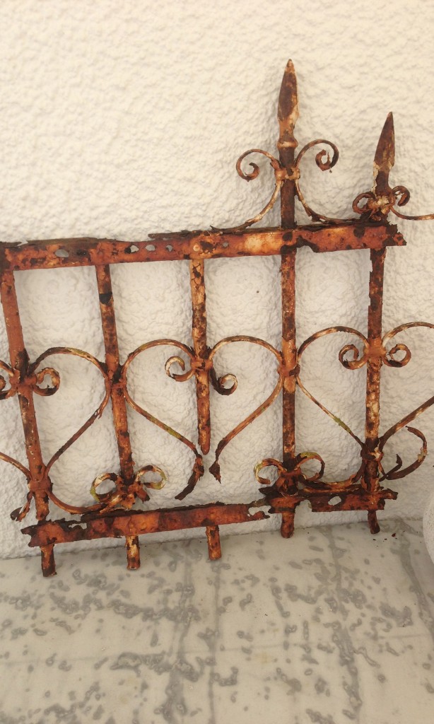 grille abandonnée