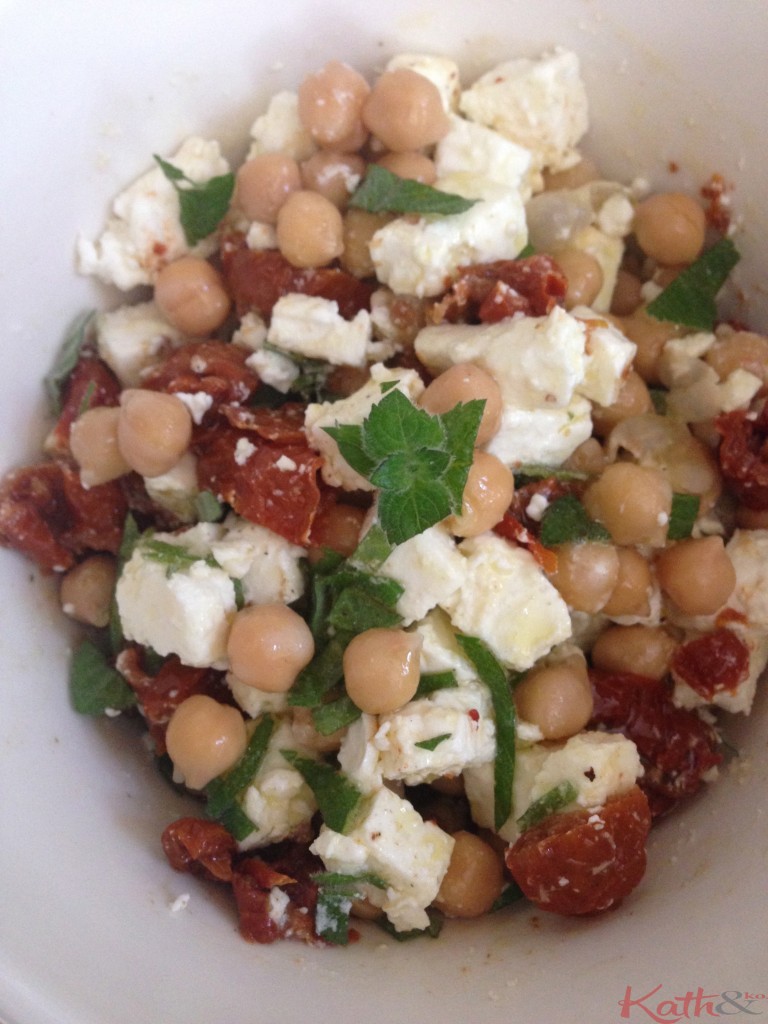 Salade de pois chiche, féta et tomates séchées