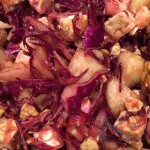 Salade de chou, poire, féta, noix