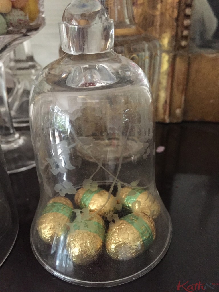 cloche et chocolat de Pâques