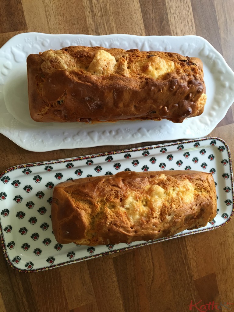 cake aux tomates, chèvre et olives noires