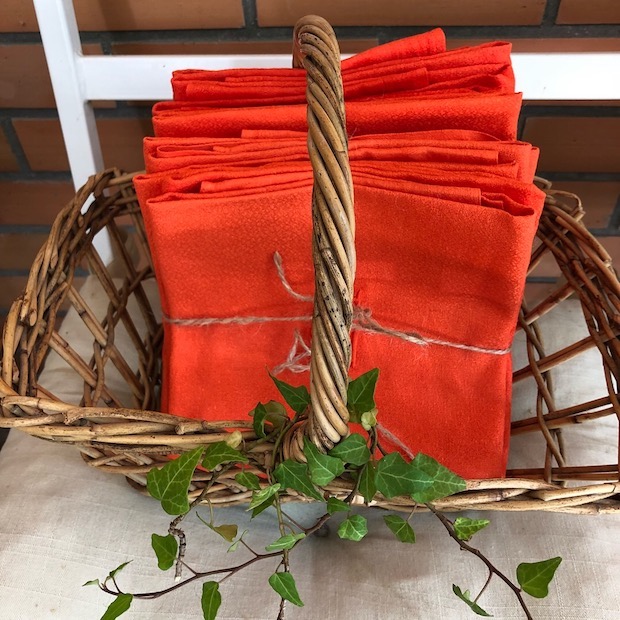 serviettes brodées orange