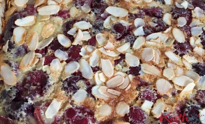 Flognarde aux cerises et aux amandes