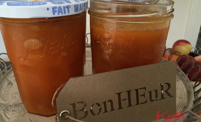la confiture d'abricot à la vanille et aux amandes