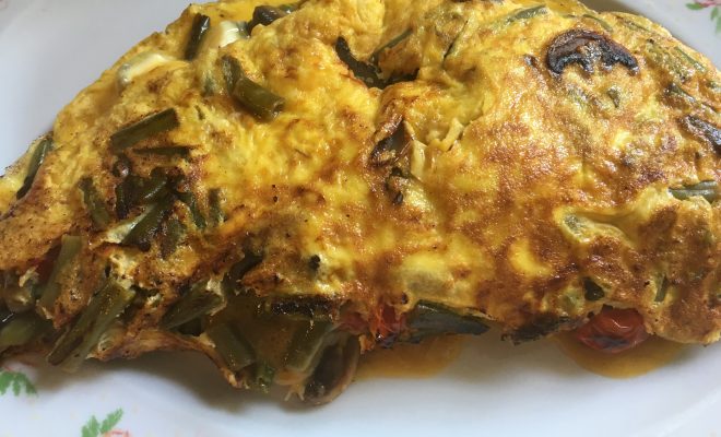 Omelette aux légumes et au chèvre frais