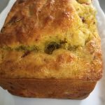 Cake au roquefort, tomates cerise, tomate séchées et noix