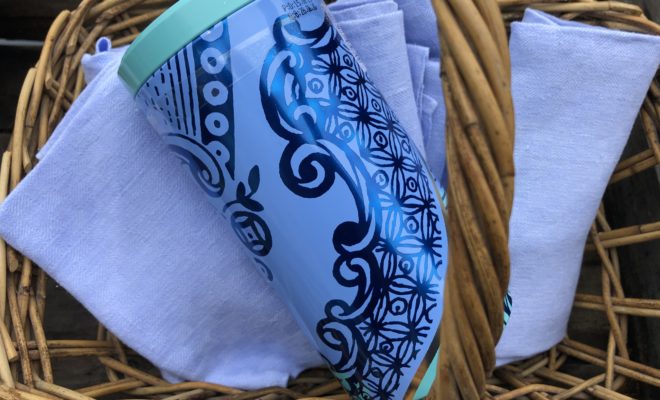 Serviettes damassées teintes en bleu pâle