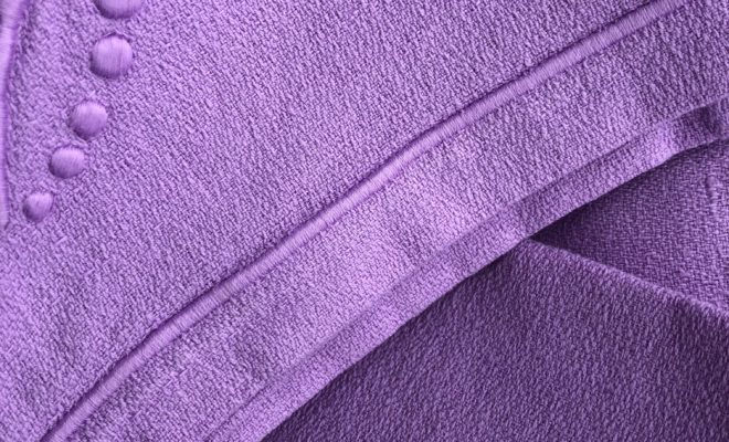 Serviettes brodées teintes en parme